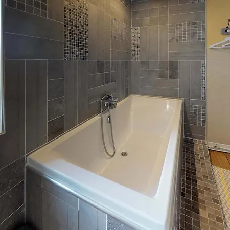 Dei 15 Pers Jacuzzi, Baby-foot, 30 Min Vakantiehuis Villedieu-les-Poëles